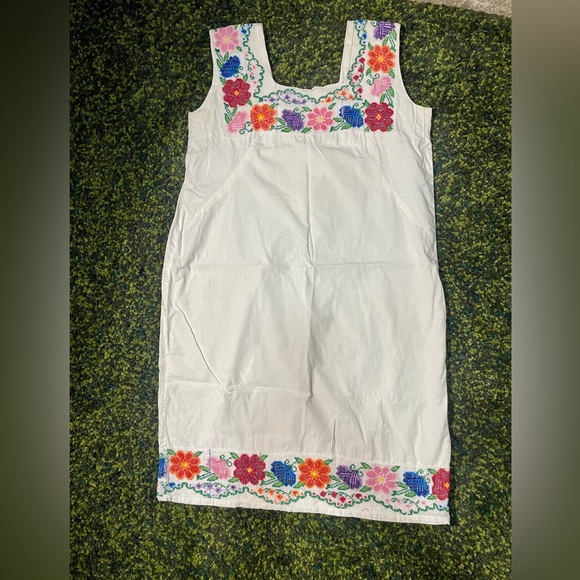 Vintage Dresses & Skirts - Vintage Handmade Embroidered Sack Dress Floral - Women’s Size Medium